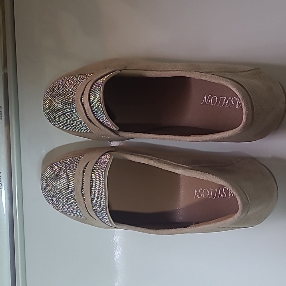 Loafer shoes seude and glitter size 43 light beige color.